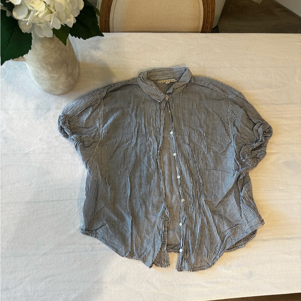 XiRENA Blue and White Striped Shirt
